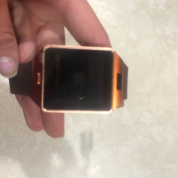 Android smart watch. Bought it used but never used - Picture 2 of 2